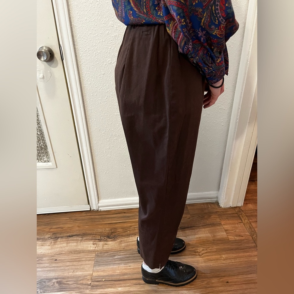 Dark Brown linen Trousers
Size Medium - Picture 3 of 3